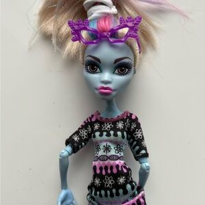 MATTEL Monster High Abby Bominable Doll Geek Shriek + Bed Playset